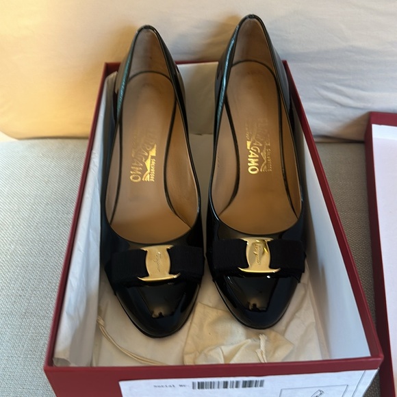 Salvatore Ferragamo Carla 70 heel patent Nero size 9C